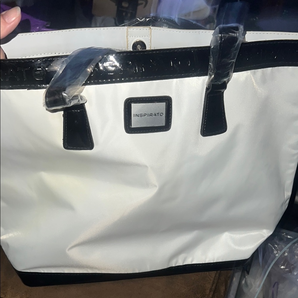 NWOT Inspirato Elegant White and Black Tote With Small Pouch